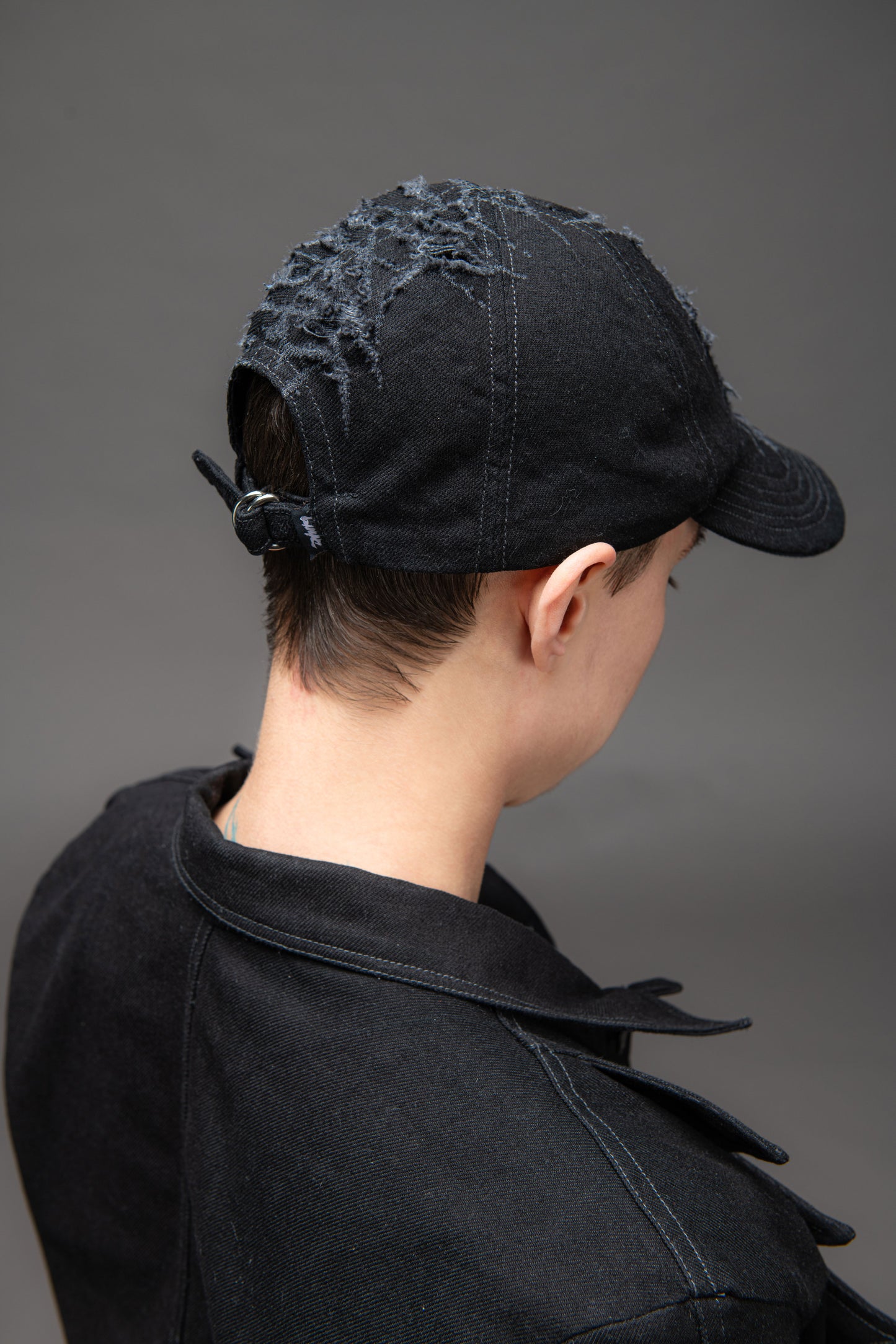 cap(illaries) black